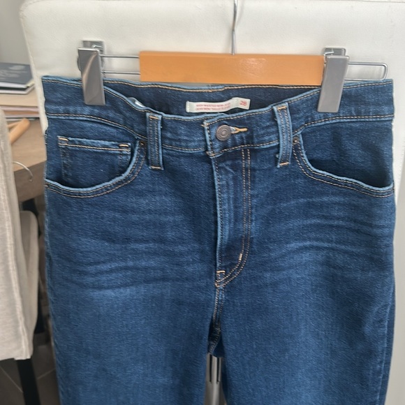 Levi’s High Waisted Mom Jeans Medium Wash Size 28 - Picture 10 of 13